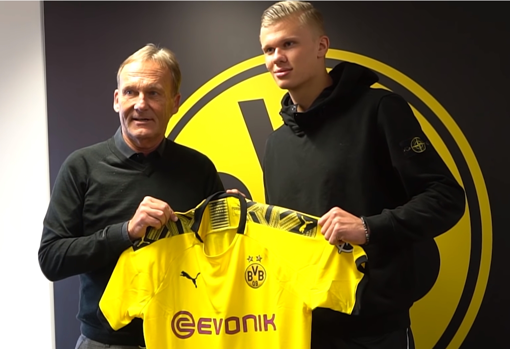 图片报：拜仁正在考察桑托斯19岁的巴西左后卫索萨