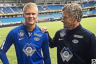 曼联客战维拉首发：谢什科首发，库尼亚、B费、乌加特出战（曼联客场对阵维拉首发出炉：谢什科先发，库尼亚、B费、乌加特登场）