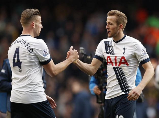 内维尔：卢克·肖防守时必须更强硬，他让后防的队友陷入两难（内维尔点名卢克·肖：防守强度需提升，别再让后防队友为难）