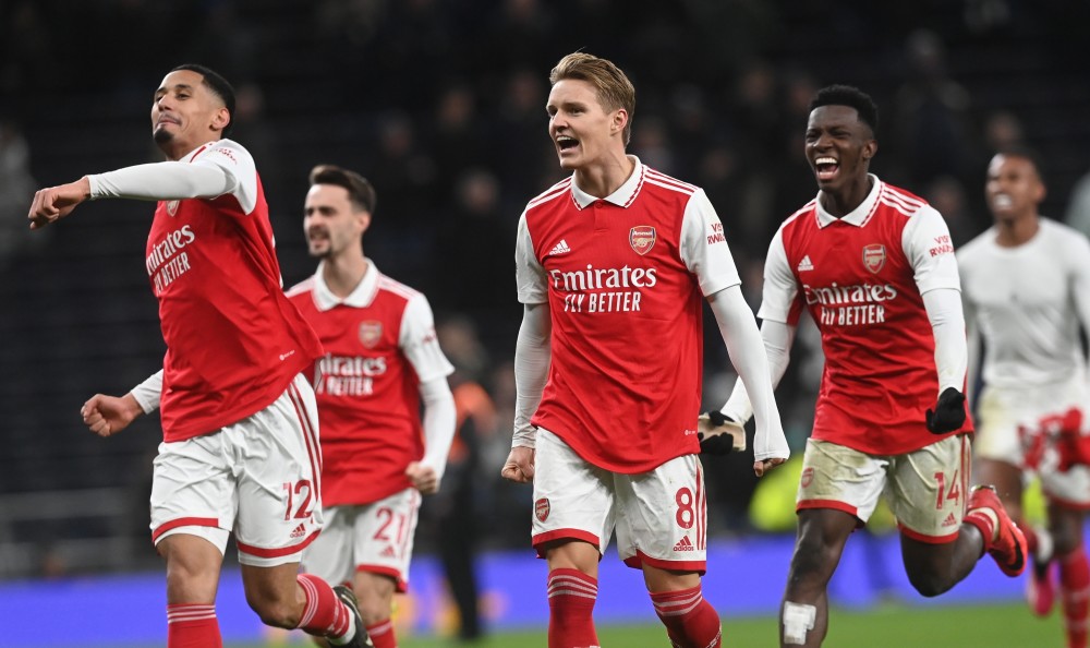 张琳芃第11次赢得中超冠军，超越郑智成国内联赛历史第一人！（张琳芃第11次加冕中超，超越郑智登顶国内联赛历史第一人！）