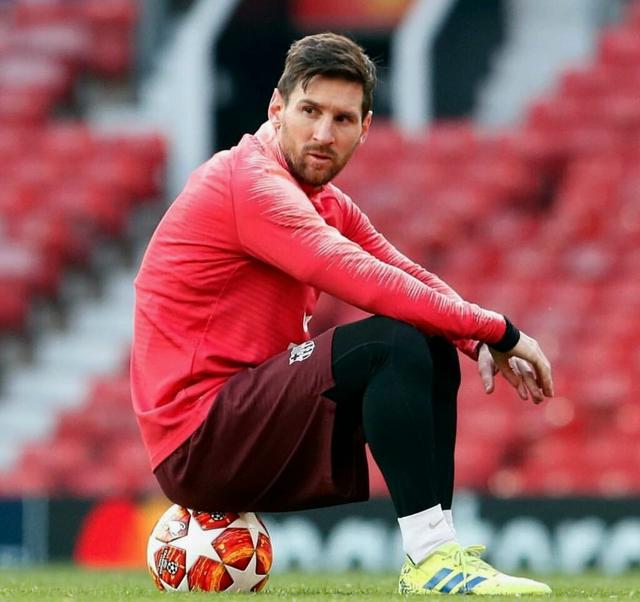 卡拉格：维尔茨倒地够不上点球，但国米球员拉拽球衣留下把柄