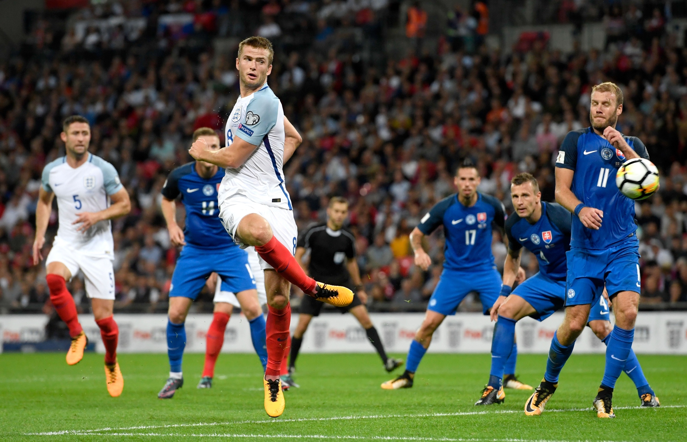 悉尼德比首发：巴巴洛塞斯PK罗里，基斯佩在列