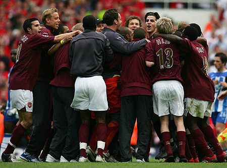 切尔西一路＂躺赢＂遭看衰 巴黎五冠王志在必得？（切尔西被质疑一路躺赢，巴黎志在冲击五冠？）