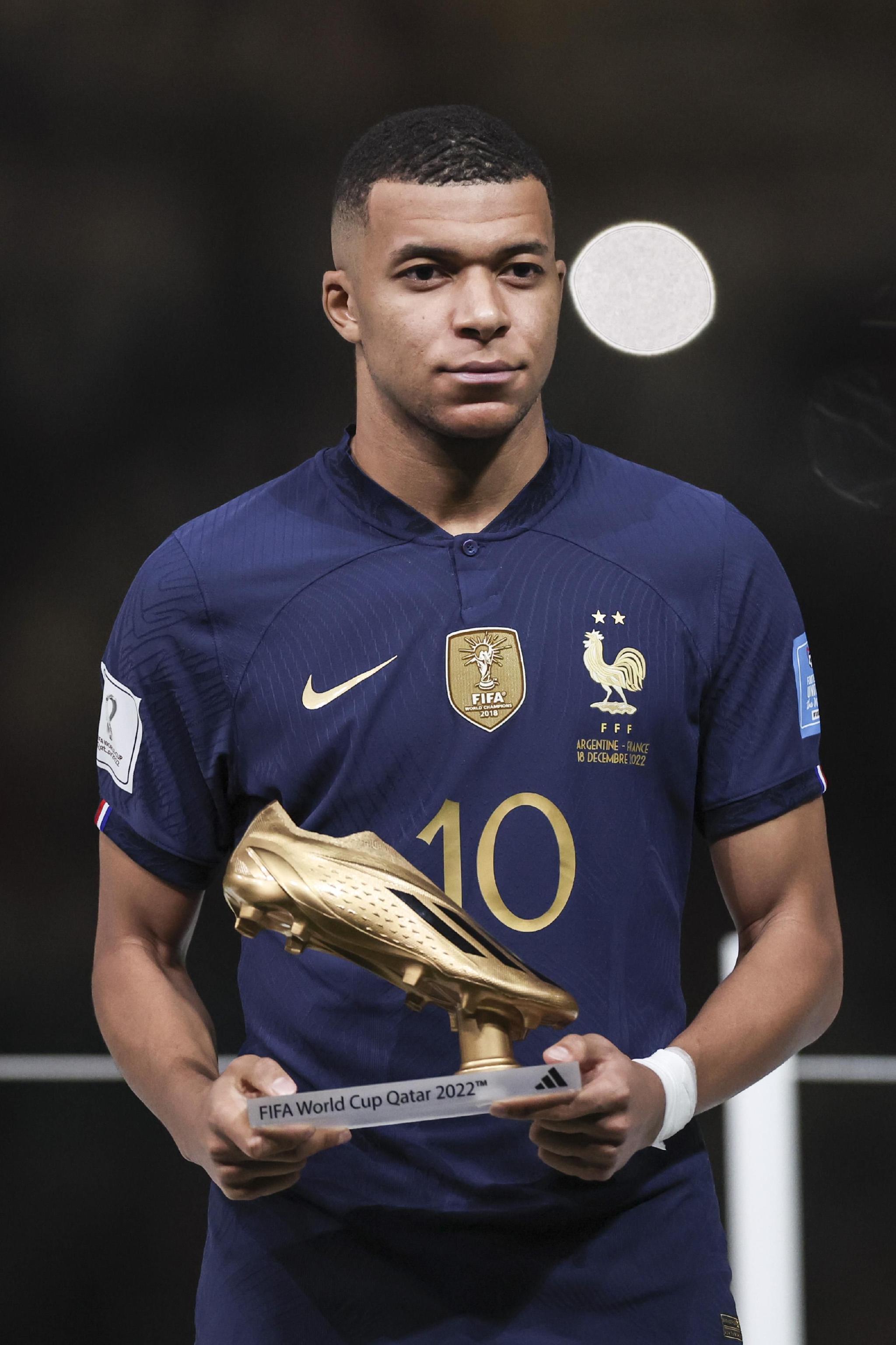 官方：洛萨诺遭遇肌肉过劳，缺席对阵巴拉圭的友谊赛（官宣：洛萨诺因肌肉疲劳无缘与巴拉圭的热身赛）