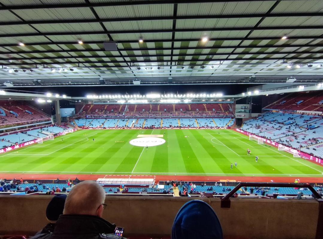 英超焦点战：利物浦主场迎战热刺,（英超重磅对决：利物浦坐镇安菲尔德迎战热刺）