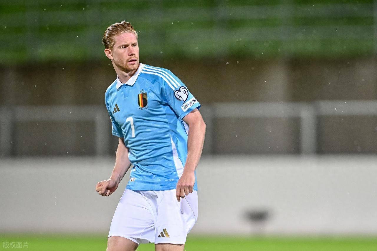 球员任意球助攻被评为赛季最佳配合