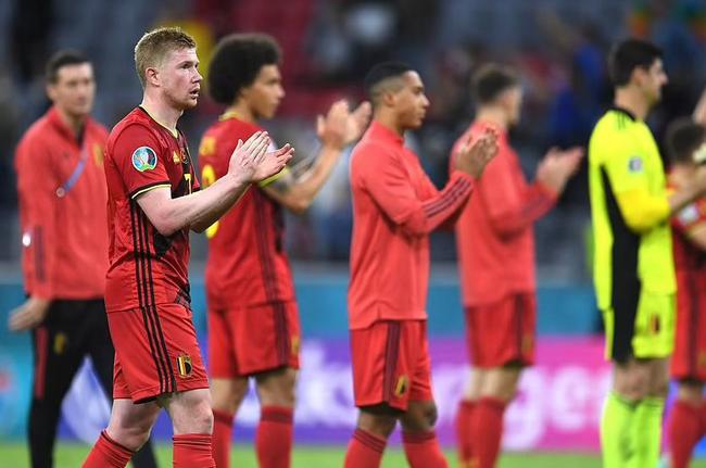 英超积分榜：曼联力克狼队升至第6，曼城落后榜首阿森纳2分（英超榜况：曼联击败狼队升第6，曼城距领头羊阿森纳2分）