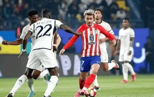 土媒：桑乔已经抵达土耳其，并和费内巴切高层商谈了转会事宜（土耳其媒体：桑乔已抵土，与费内巴切高层洽谈转会）