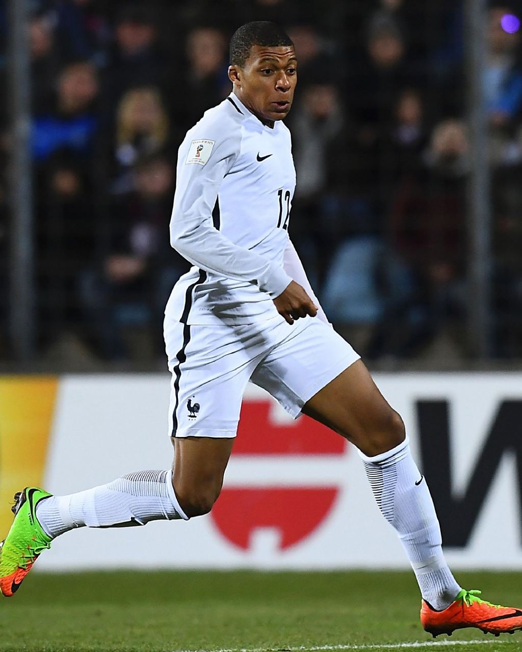 14战8胜，拜仁是欧冠中战胜巴黎次数最多的球队（欧冠史上，拜仁14战8胜巴黎，成为击败巴黎次数最多的球队）